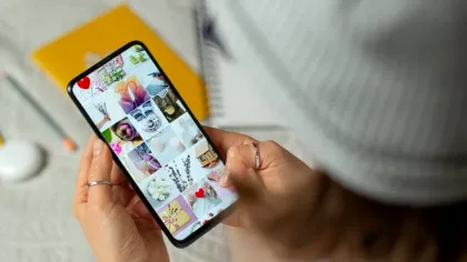 Ce se întâmplă cu studenții care folosesc social media mai mult de 16 ore pe săptămână?