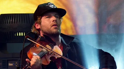 Halucinație gravă: Concertul unui artist canadian faimos, anulat după ce AI-ul Google l-a etichetat pe nedrept ca delincvent sexual / El se teme că a pierdut și alte contracte din cauza tehnologiei