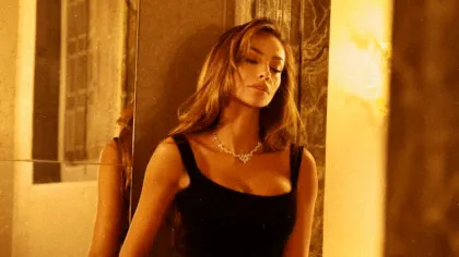 FOTO. Mădălina Ghenea le-a tăiat răsuflarea tuturor când a apărut așa la filmări