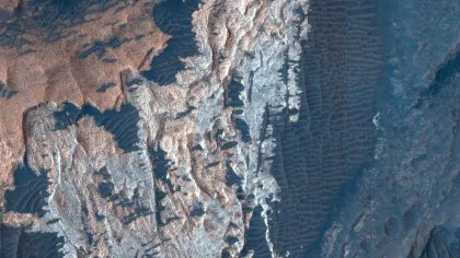 Un mineral nou de pe Marte ar putea rezolva un mister vechi de 20 de ani