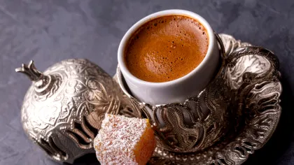 Cafeaua nu este doar o băutură. Ce spun ritualurile din jurul ei despre felul în care trăim