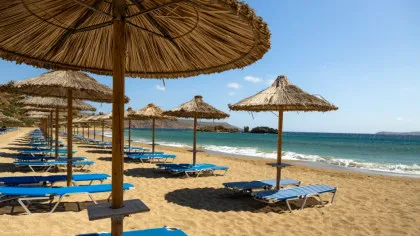 Noi reguli pe plajele din Grecia din cauza numărului prea mare de turiști