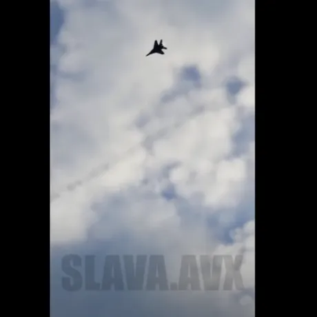 De unde provine, de fapt, înregistrarea cu „Fantoma din Kiev care doboară un Su-35”?